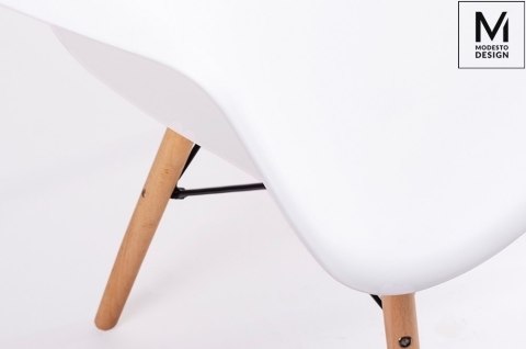 NOWOCZESNE BIAŁE KRZESŁO LOFT DO SALONU, JADALNI, Z PODŁOKIETNIKAMI, BUKOWE